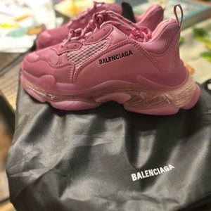 Balenciagas triple sss